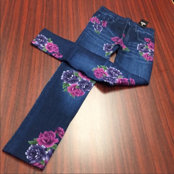 LAST ONE. Pretty Floral Leggings. NOT NYLON🌹OS - Picture 3 of 6